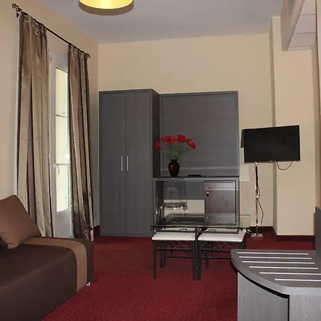 Fesch & Ξενοδοχείο Αζάτσιο