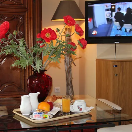 Fesch & Ξενοδοχείο 3*