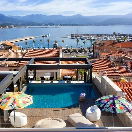 Fesch & אז'אקסיו