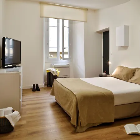 Fesch & 3* אז'אקסיו