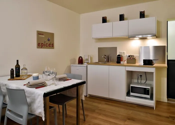 Fesch & 3* אז'אקסיו