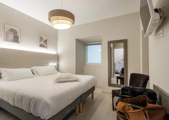 Fesch & 3* אז'אקסיו