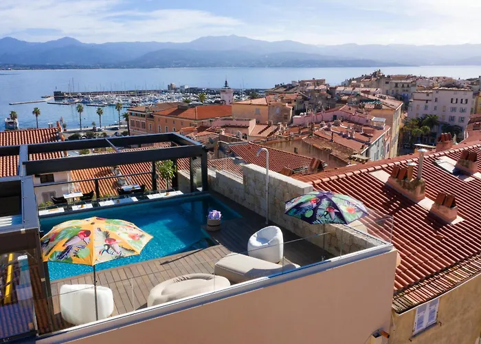 Fesch & אז'אקסיו