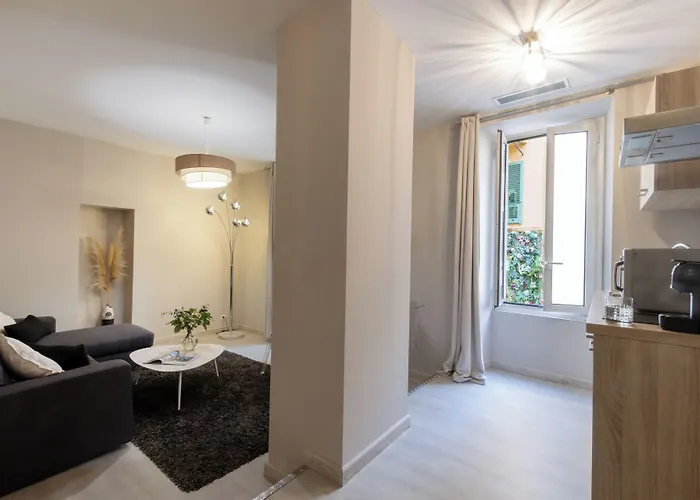 Fesch & 3* אז'אקסיו